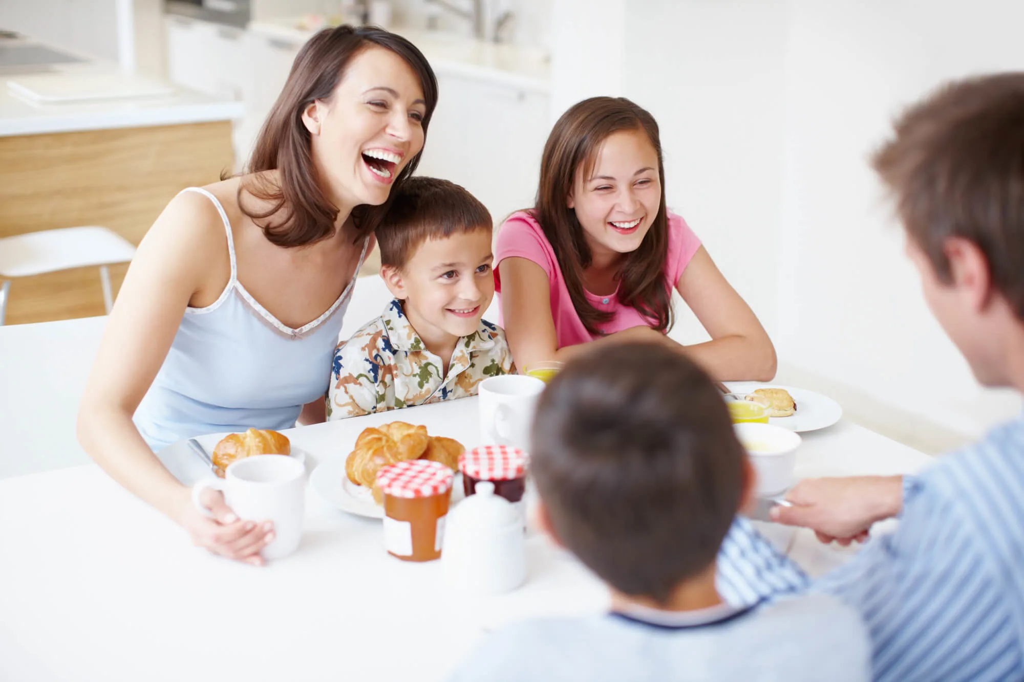 Making Family Dinners Fun: 150 Conversation Starters For Family